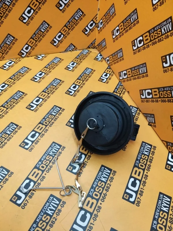 333/C0880, 332/F4780 Крышка топливного бака JCB 3CX, 4CX — изображение 3