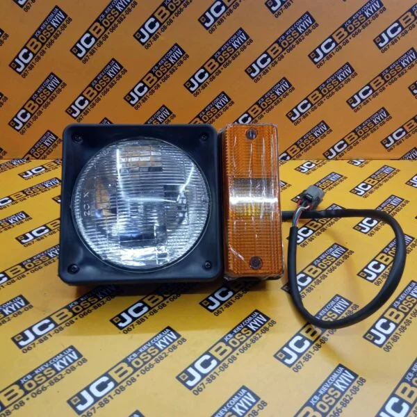 700/21100 Фара передняя JCB 3CX, 4CX (старая кабина)